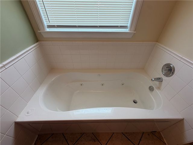 2049 N Highlander Drive, Xenia, OH 45385