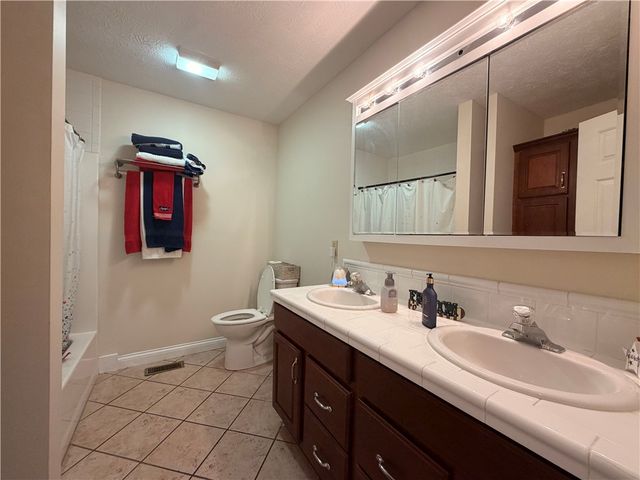 2049 N Highlander Drive, Xenia, OH 45385