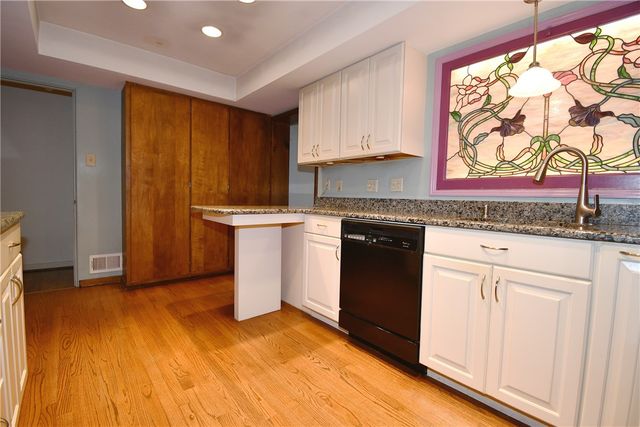 86 Country Club Dr, Upper St Clair, PA 15241