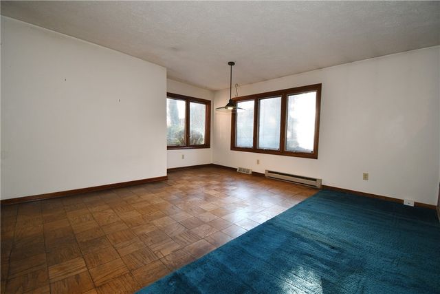 86 Country Club Dr, Upper St Clair, PA 15241