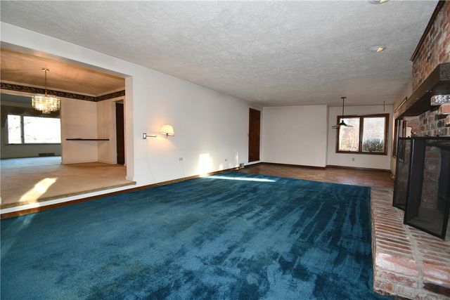 86 Country Club Dr, Upper St Clair, PA 15241