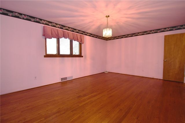 86 Country Club Dr, Upper St Clair, PA 15241