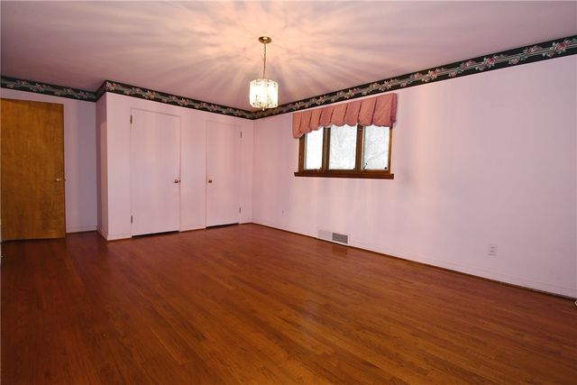 86 Country Club Dr, Upper St Clair, PA 15241