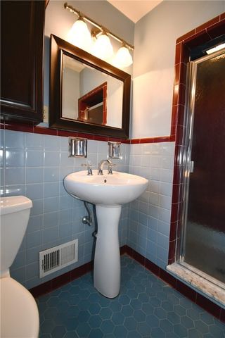 86 Country Club Dr, Upper St Clair, PA 15241