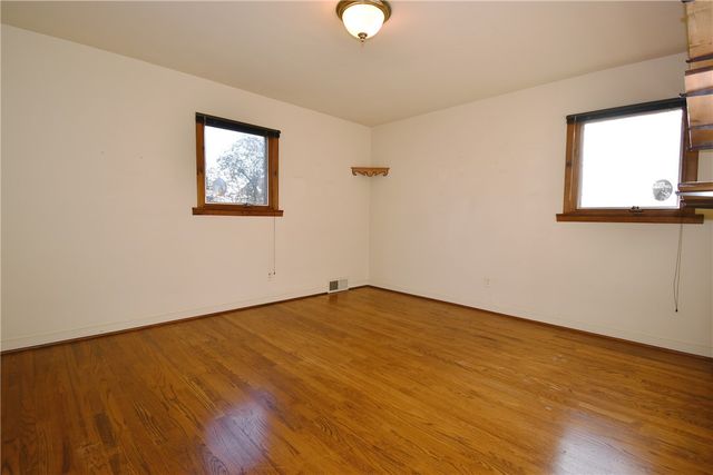 86 Country Club Dr, Upper St Clair, PA 15241