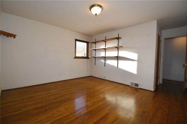 86 Country Club Dr, Upper St Clair, PA 15241