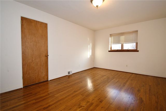 86 Country Club Dr, Upper St Clair, PA 15241