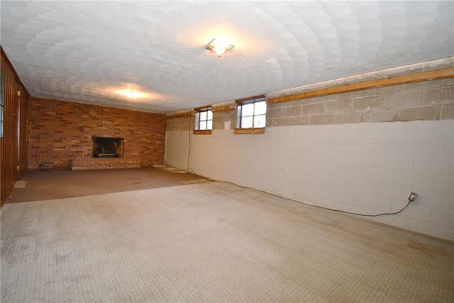 86 Country Club Dr, Upper St Clair, PA 15241