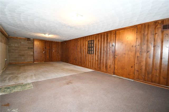 86 Country Club Dr, Upper St Clair, PA 15241