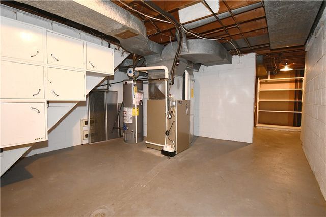 86 Country Club Dr, Upper St Clair, PA 15241