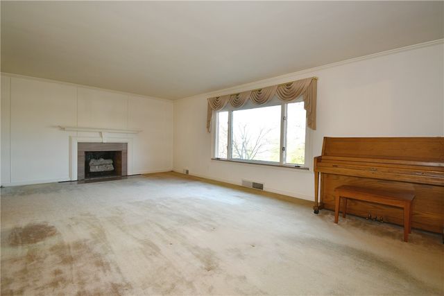 86 Country Club Dr, Upper St Clair, PA 15241