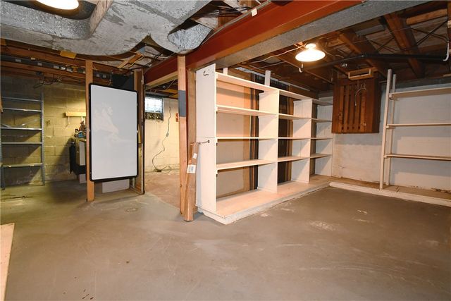 86 Country Club Dr, Upper St Clair, PA 15241