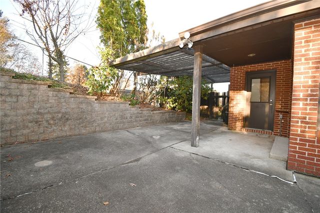 86 Country Club Dr, Upper St Clair, PA 15241