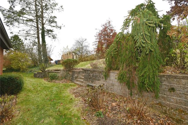 86 Country Club Dr, Upper St Clair, PA 15241