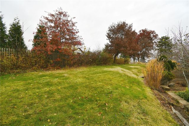 86 Country Club Dr, Upper St Clair, PA 15241