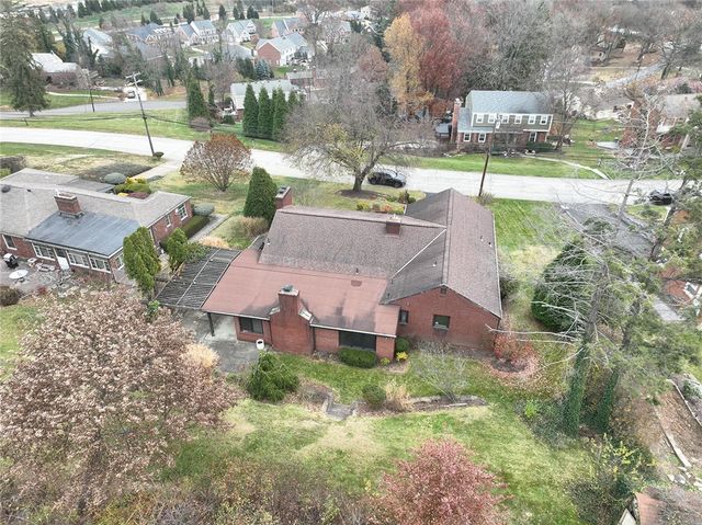 86 Country Club Dr, Upper St Clair, PA 15241