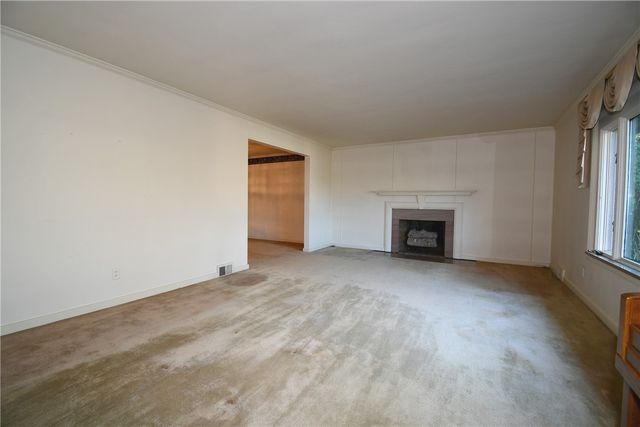 86 Country Club Dr, Upper St Clair, PA 15241