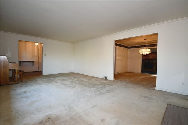 86 Country Club Dr, Upper St Clair, PA 15241