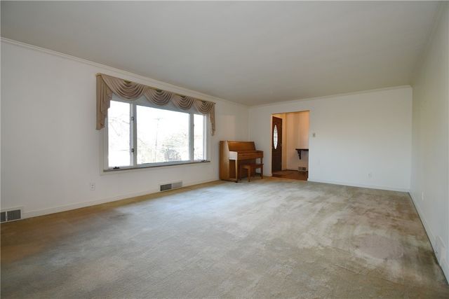 86 Country Club Dr, Upper St Clair, PA 15241