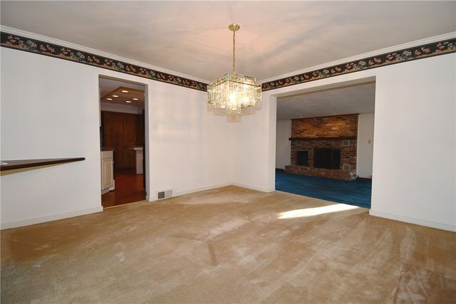 86 Country Club Dr, Upper St Clair, PA 15241