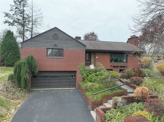 86 Country Club Dr, Upper St Clair, PA 15241
