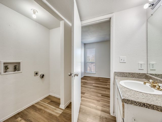 6050 Melody Lane 338, Dallas, TX 75231