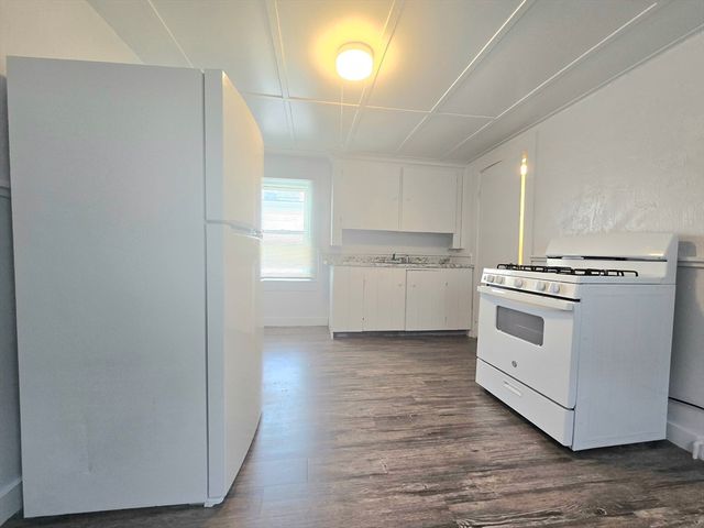 9 Cedar St 2R, Taunton, MA 02780