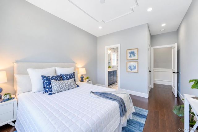 29 East Street, Hicksville, NY 11801