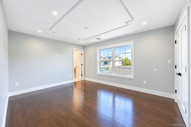 29 East Street, Hicksville, NY 11801