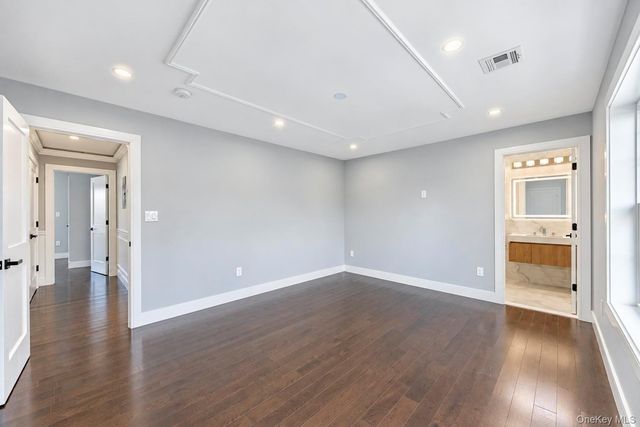 29 East Street, Hicksville, NY 11801