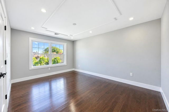 29 East Street, Hicksville, NY 11801