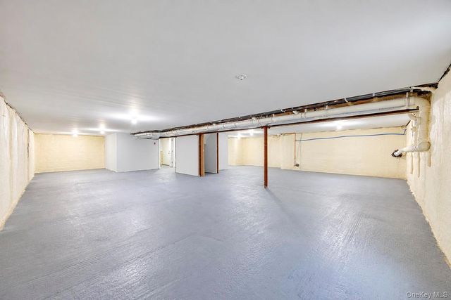 29 East Street, Hicksville, NY 11801