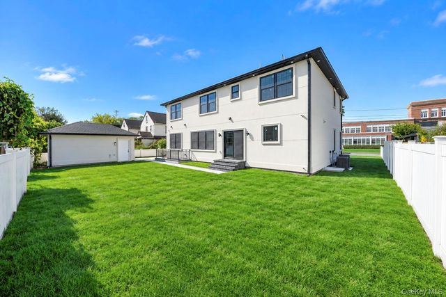 29 East Street, Hicksville, NY 11801