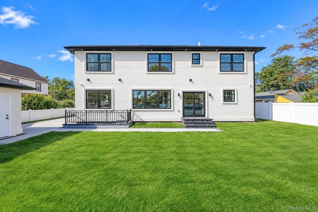 29 East Street, Hicksville, NY 11801