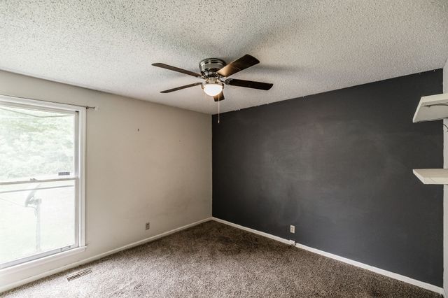 127 Sam Davis Dr, Springfield, TN 37172