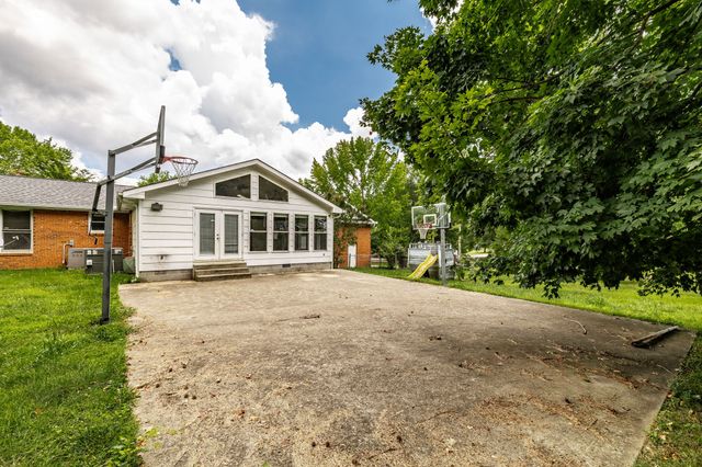 127 Sam Davis Dr, Springfield, TN 37172