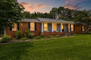 127 Sam Davis Dr, Springfield, TN 37172