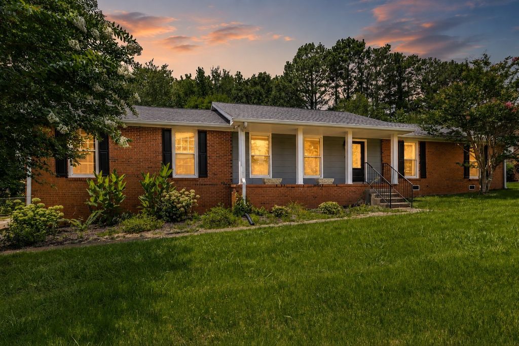 127 Sam Davis Dr, Springfield, TN 37172
