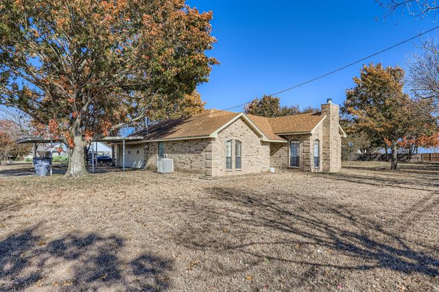 655 E Reindeer Road, Lancaster, TX 75146