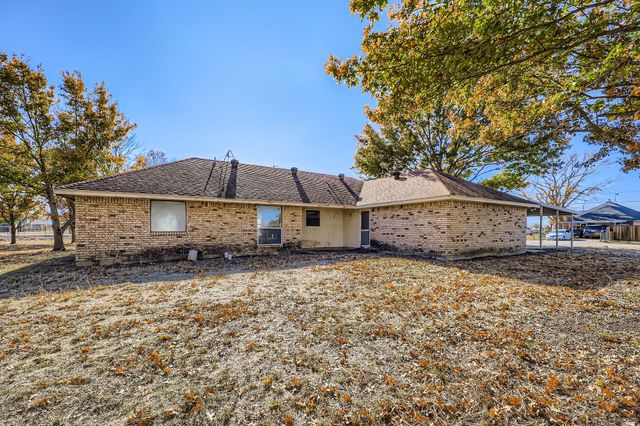 655 E Reindeer Road, Lancaster, TX 75146