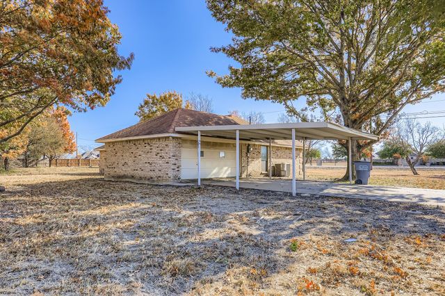 655 E Reindeer Road, Lancaster, TX 75146