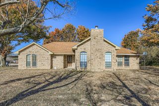 655 E Reindeer Road, Lancaster, TX 75146