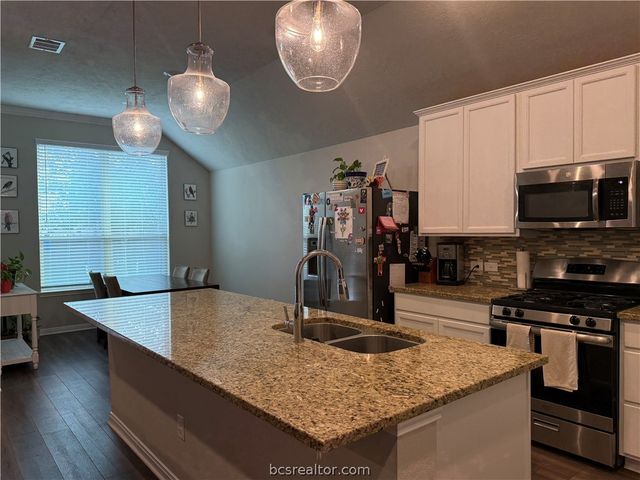 4262 Harding Way, Bryan, TX 77802