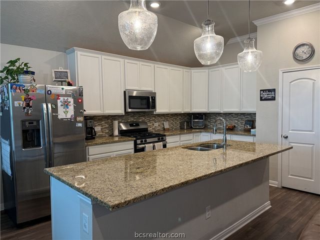 4262 Harding Way, Bryan, TX 77802