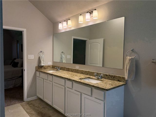 4262 Harding Way, Bryan, TX 77802