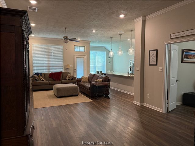 4262 Harding Way, Bryan, TX 77802