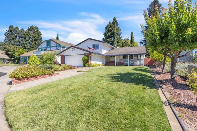 8559 Coral Crest Ct, Elk Grove, CA 95624