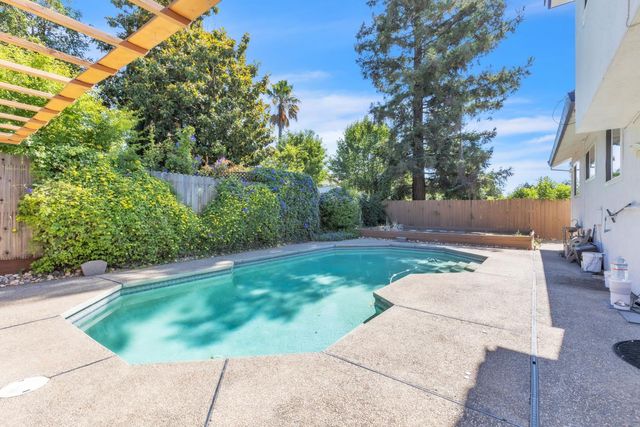 8559 Coral Crest Ct, Elk Grove, CA 95624