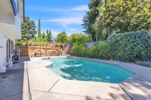 8559 Coral Crest Ct, Elk Grove, CA 95624