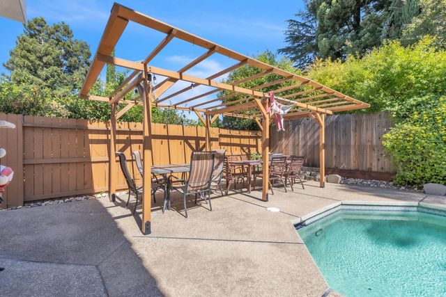 8559 Coral Crest Ct, Elk Grove, CA 95624